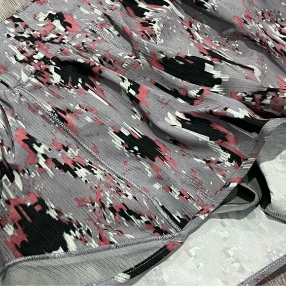 Lululemon Hotty Hot Shorts ll 2.5” Floral Flux Grey Size 6 - Picture 6 of 8